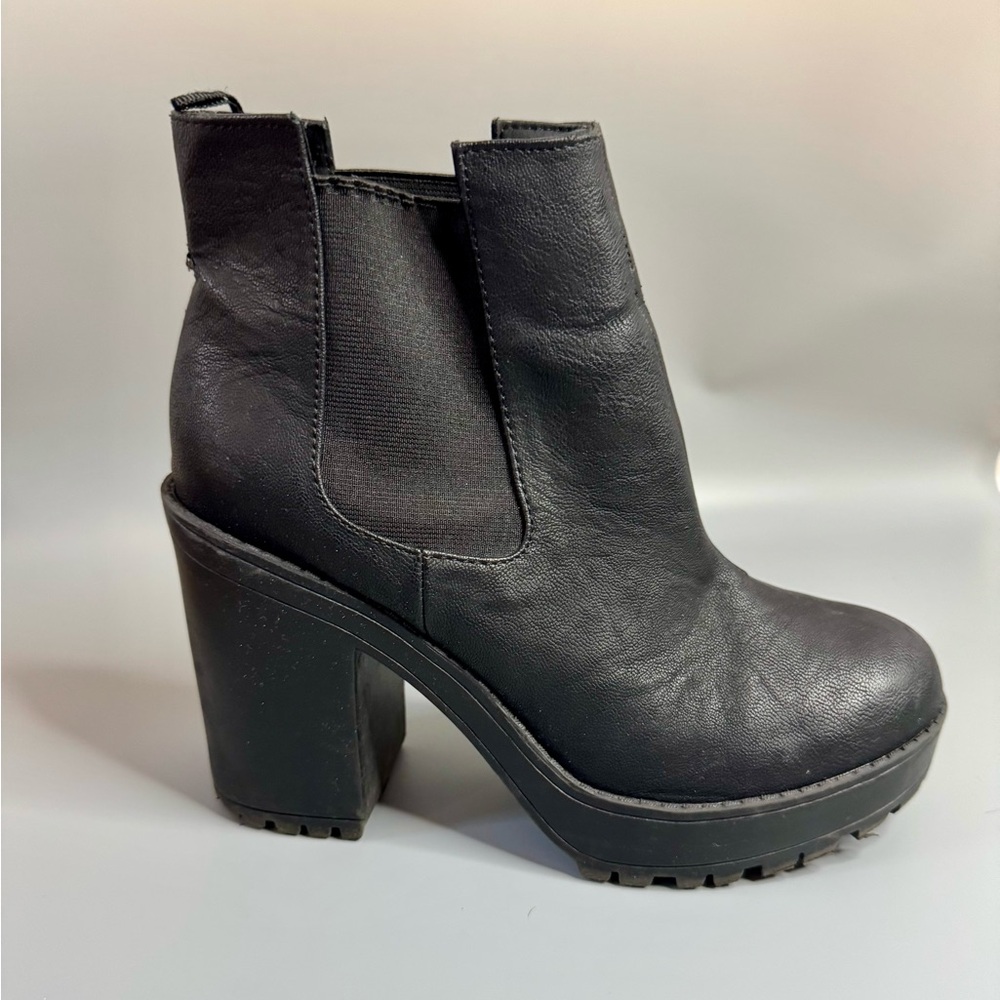 Cute black booties. DIVIDED from H&M. Perfect for date night or an evening out